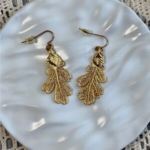 Gold Tone Leaf Filigree Dangle Earrings Nature Boho Lightweight Elegant Drop